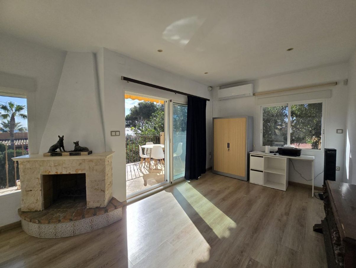 CHALET EN COVETA FUMA