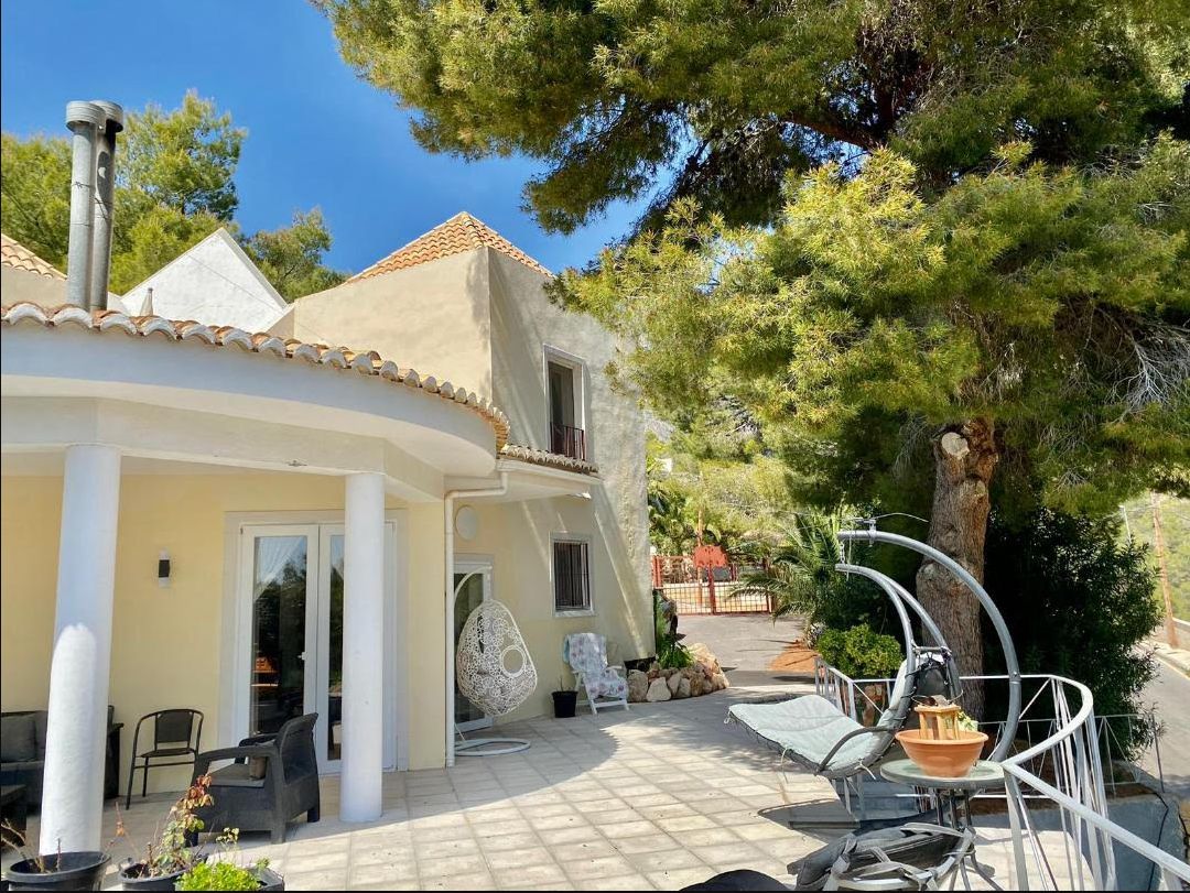 Villa situada en una gran parcela en Altea