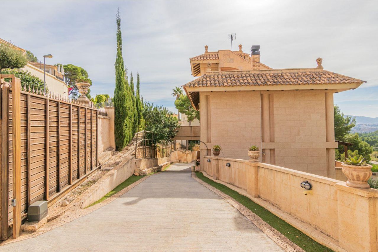 CHALET CON VISTAS EN ALTEA