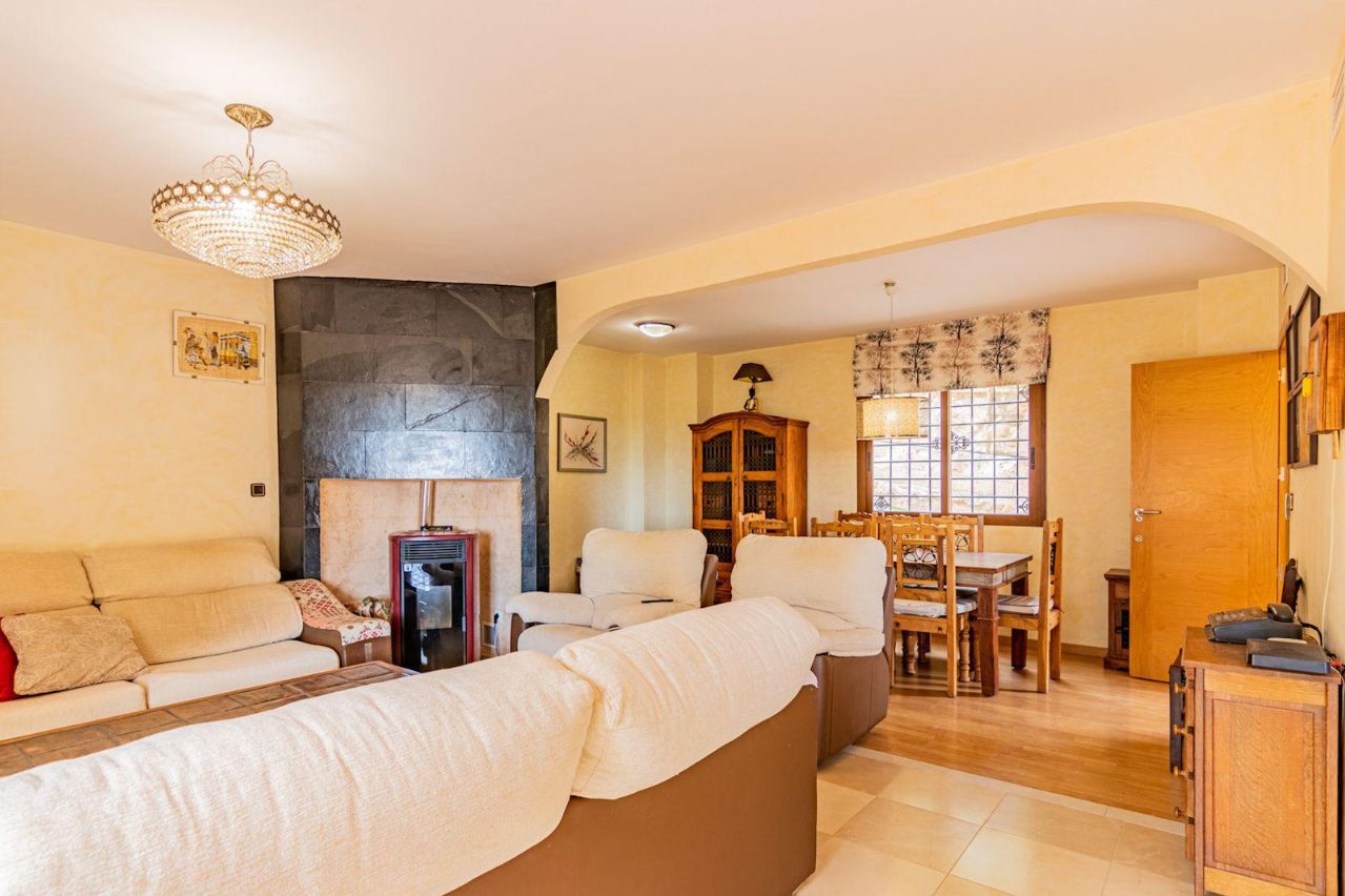 CHALET CON VISTAS EN ALTEA