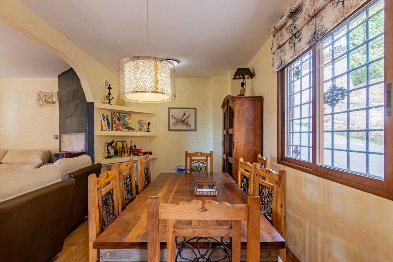 CHALET CON VISTAS EN ALTEA