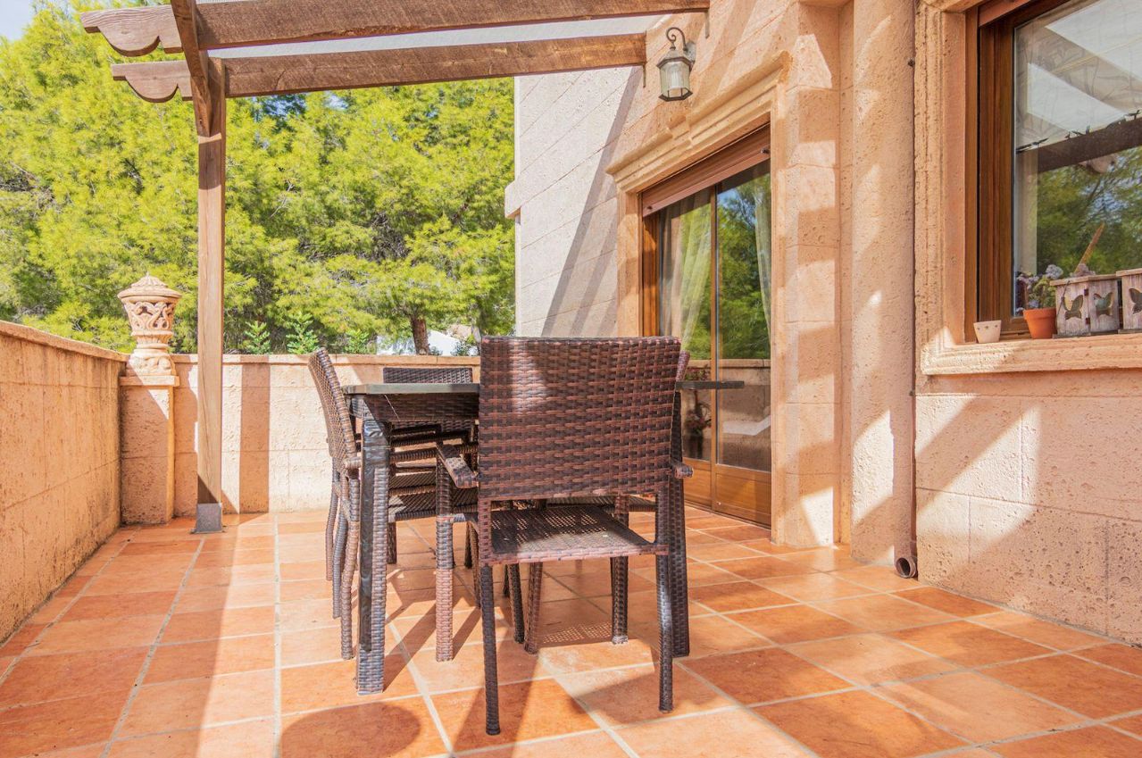 CHALET CON VISTAS EN ALTEA