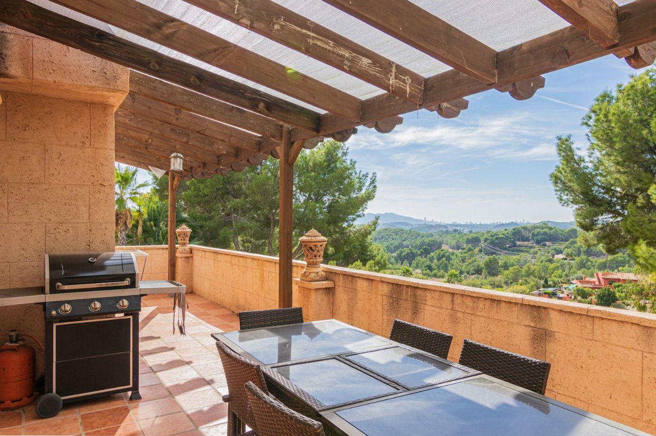 CHALET CON VISTAS EN ALTEA