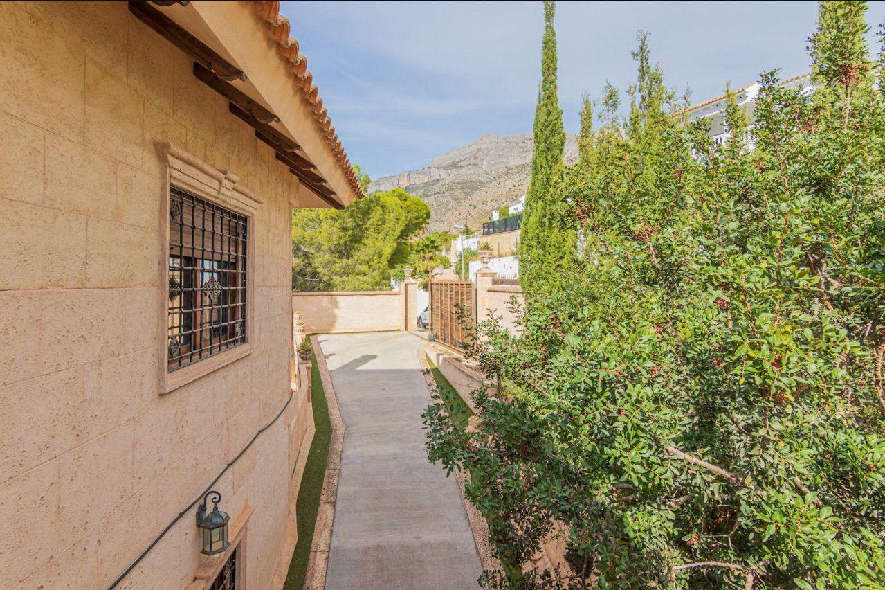 CHALET CON VISTAS EN ALTEA
