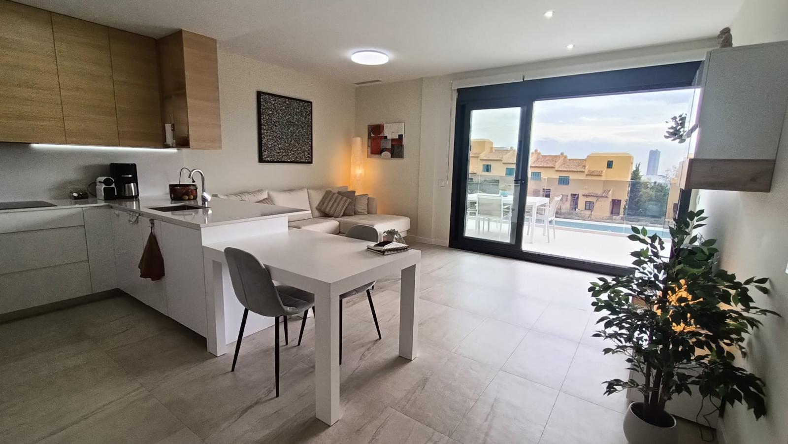 ¡Estupendo piso en Finestrat!