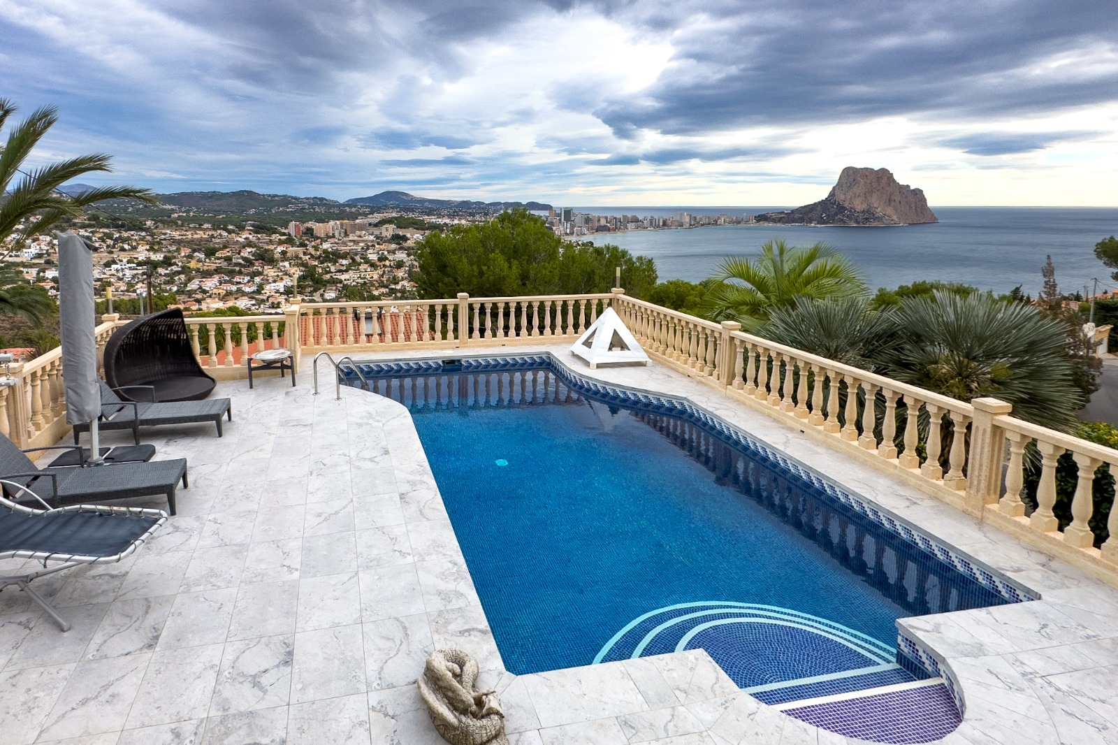 Magnífica villa con vistas panorámicas al mar Mediterráneo y al Peñón de Ifach