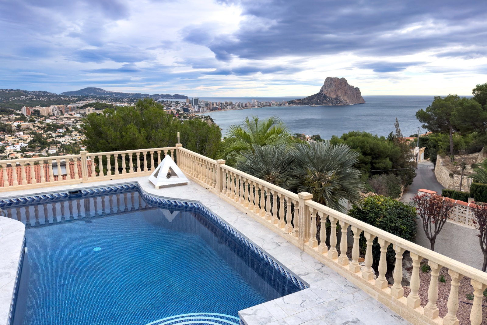 Magnífica villa con vistas panorámicas al mar Mediterráneo y al Peñón de Ifach