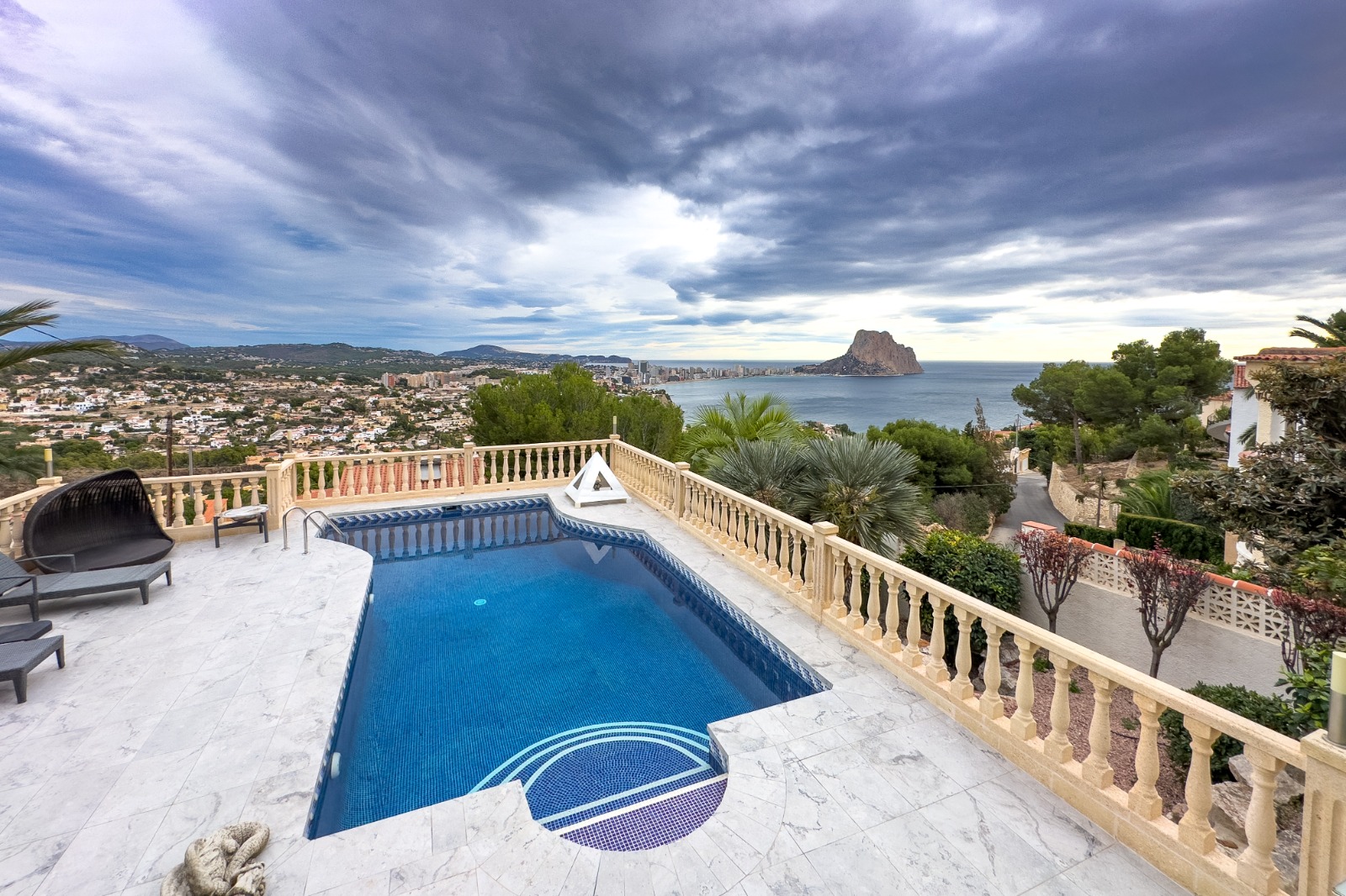 Magnífica villa con vistas panorámicas al mar Mediterráneo y al Peñón de Ifach