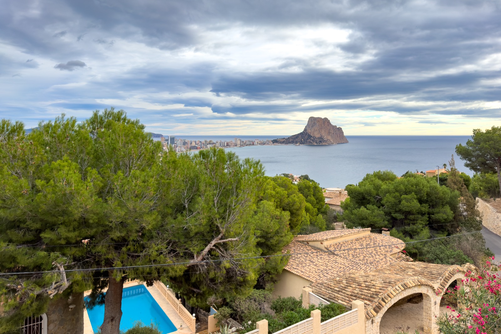 Magnífica villa con vistas panorámicas al mar Mediterráneo y al Peñón de Ifach