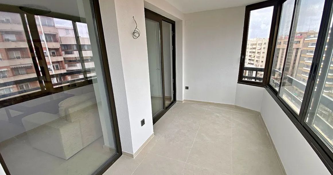 Piso con vistas directas al mar y al puerto de Alicante