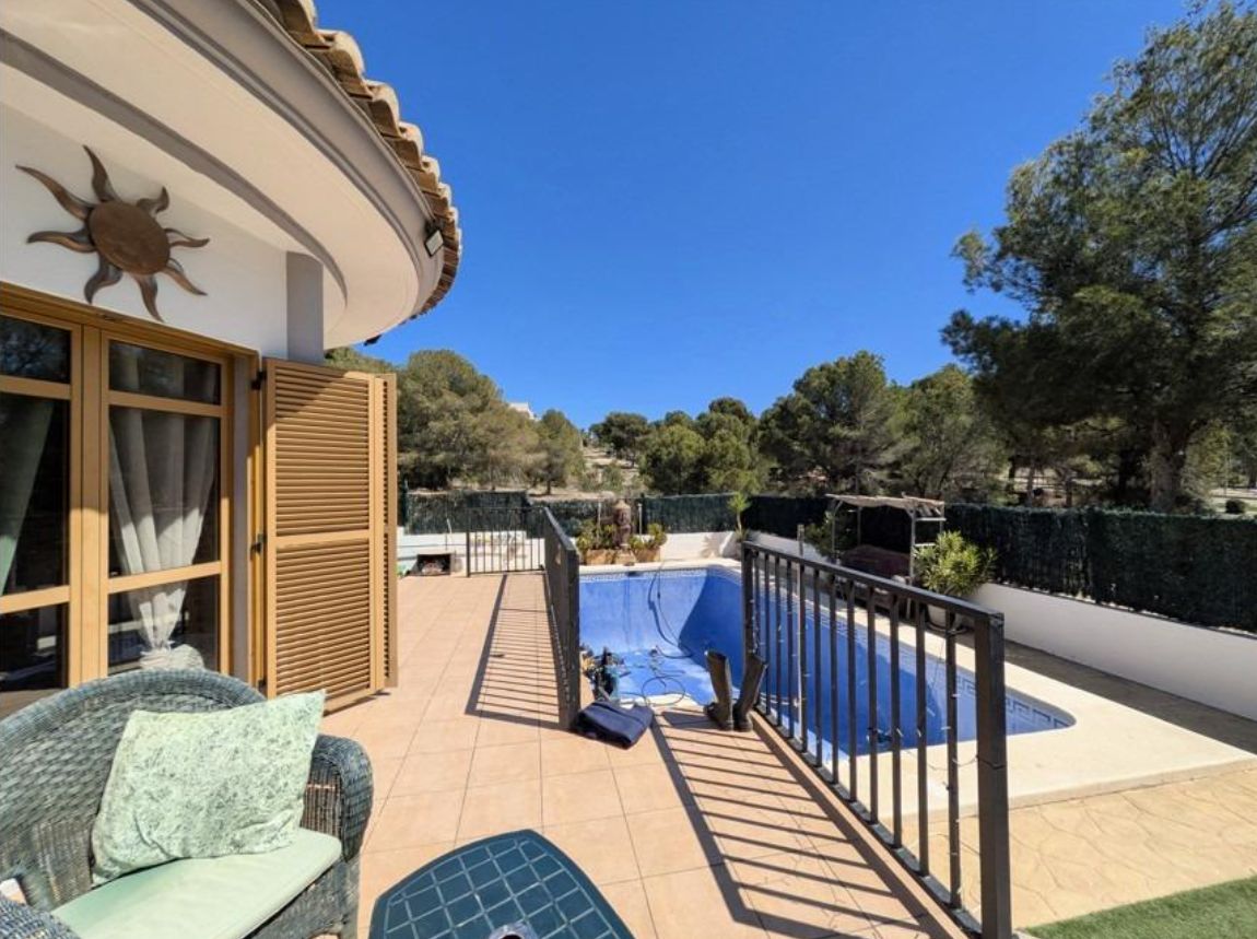 Finestrat. Casa con piscina y parcela