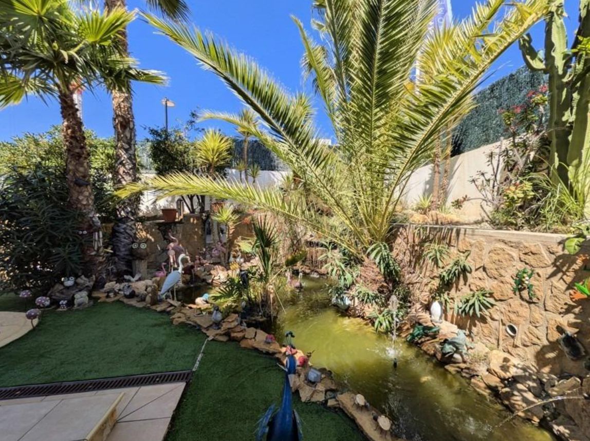Finestrat. Casa con piscina y parcela