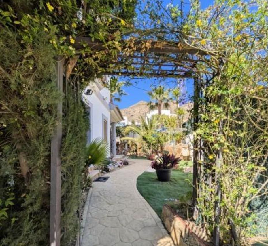 Finestrat. Casa con piscina y parcela