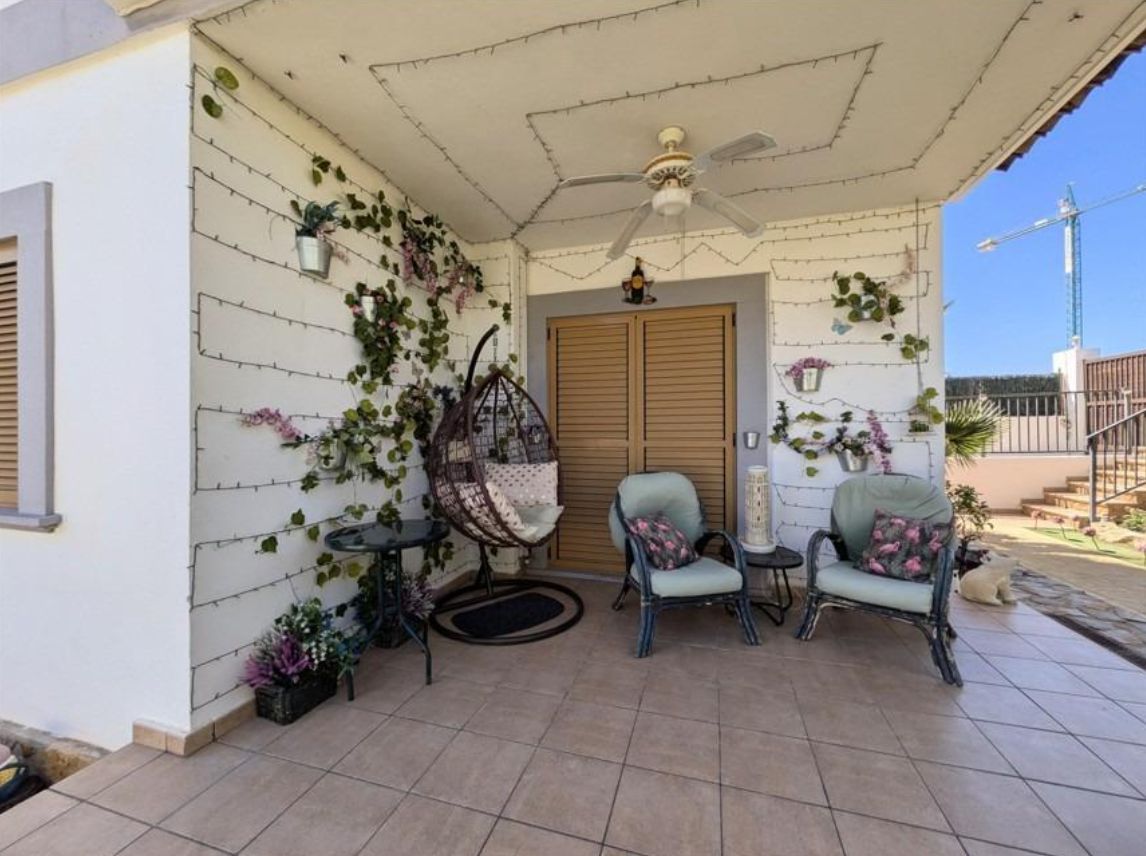 Finestrat. Casa con piscina y parcela