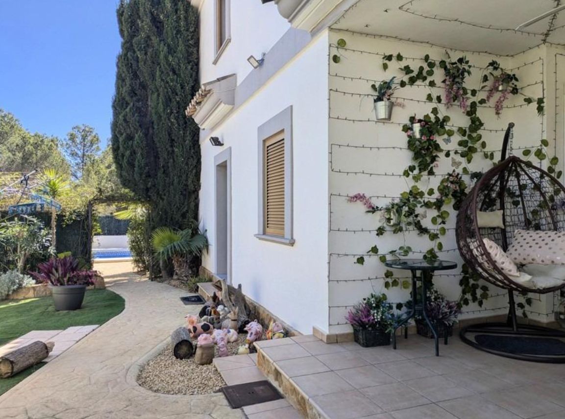 Finestrat. Casa con piscina y parcela