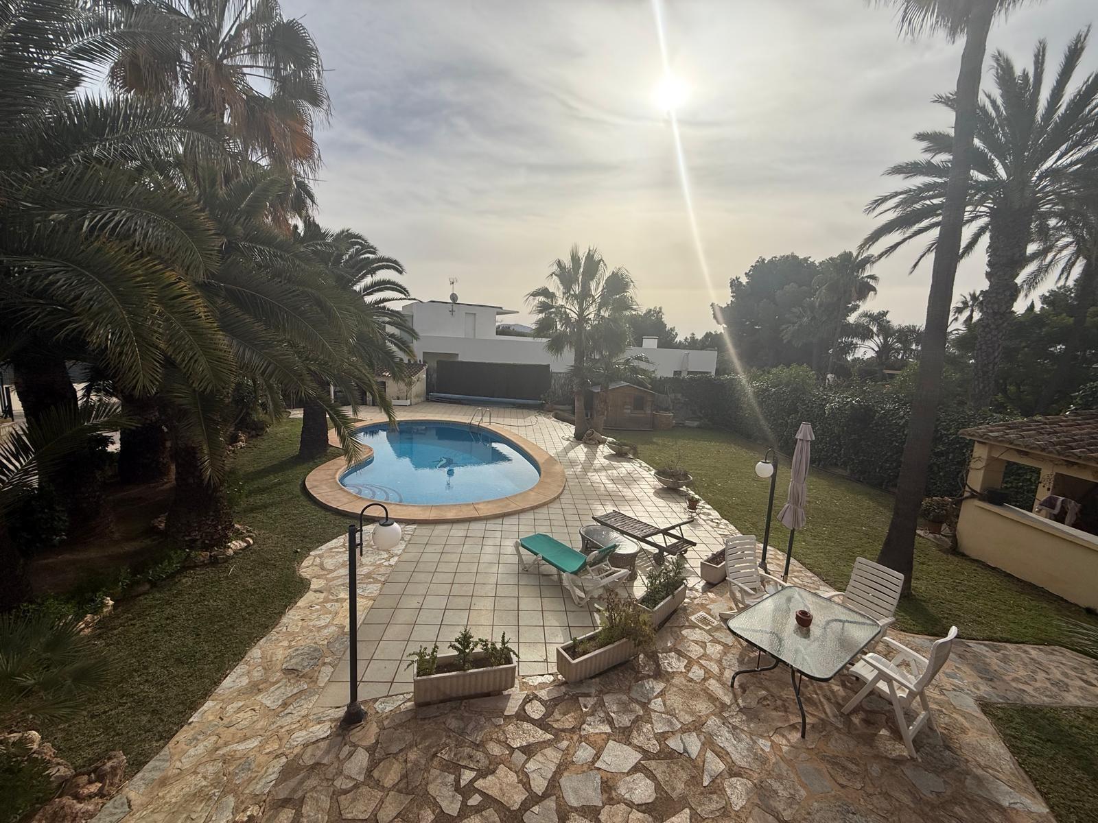 CASA INDEPENDIENTE EN PUEBLO LEVANTE