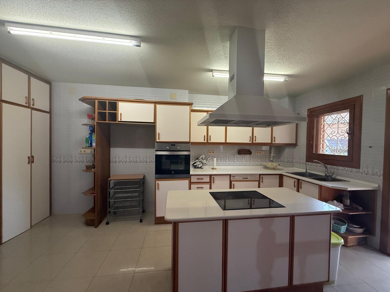 CASA INDEPENDIENTE EN PUEBLO LEVANTE