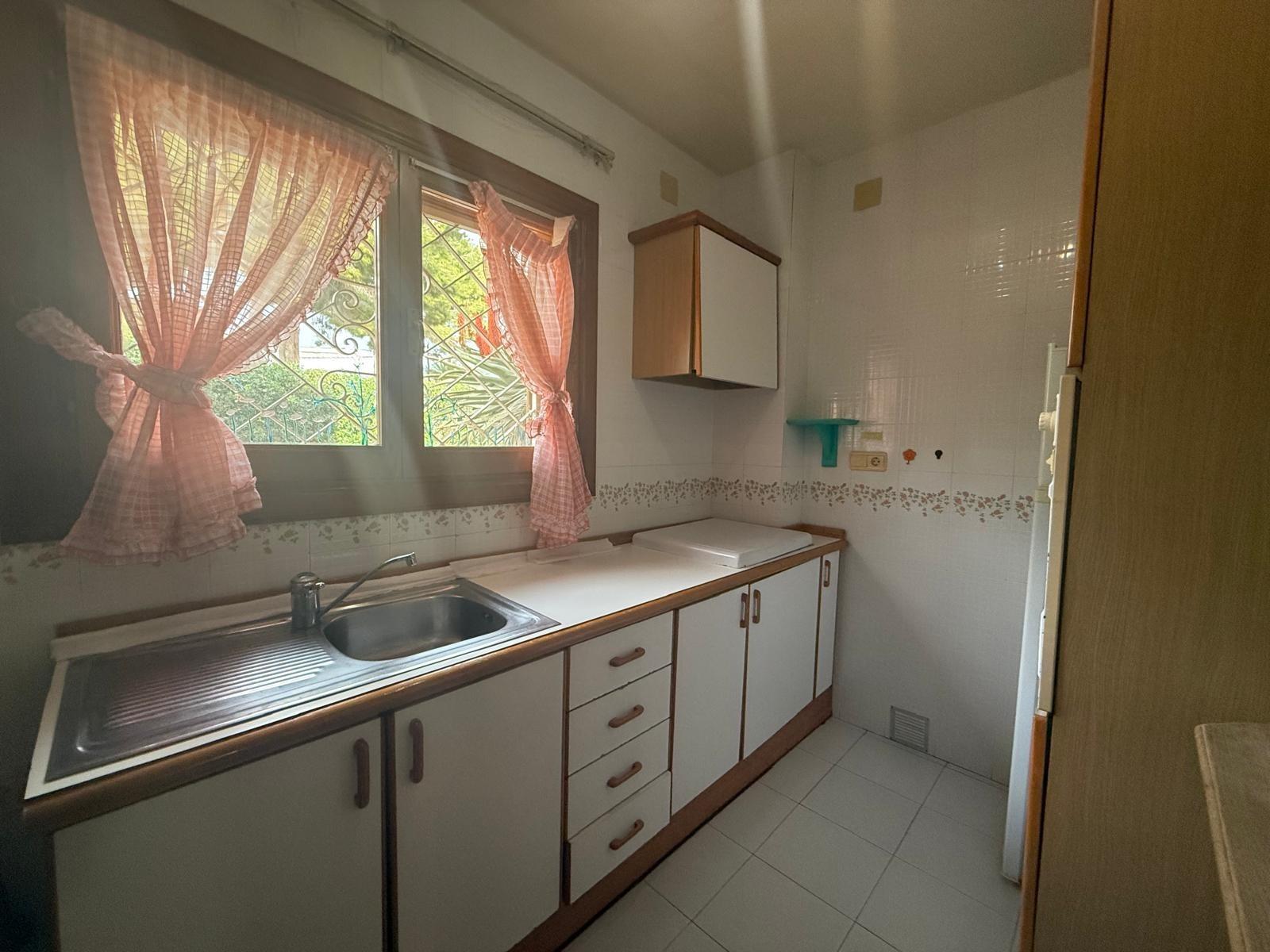 CASA INDEPENDIENTE EN PUEBLO LEVANTE