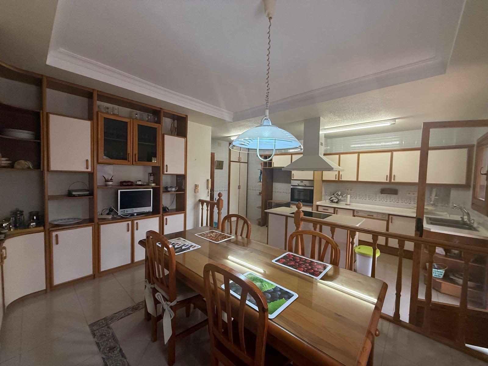 CASA INDEPENDIENTE EN PUEBLO LEVANTE