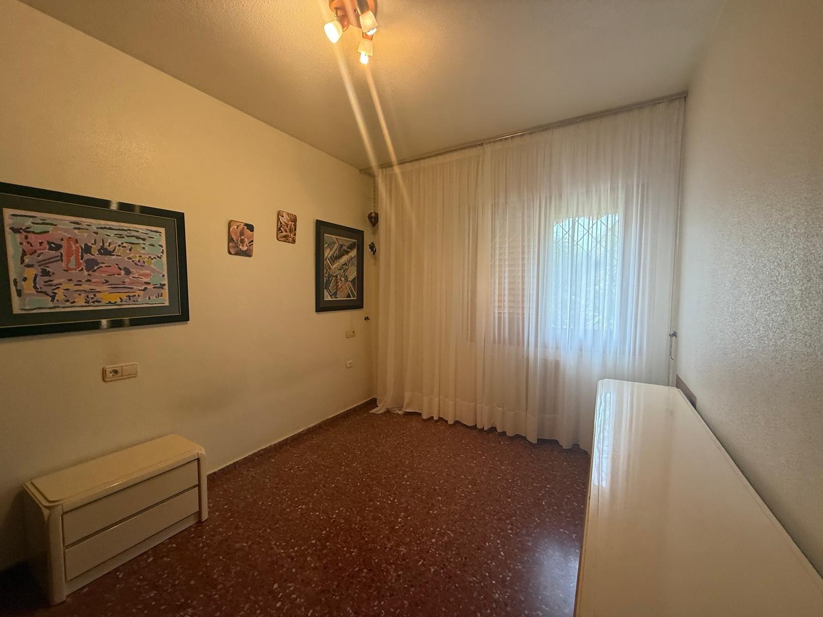 CASA INDEPENDIENTE EN PUEBLO LEVANTE