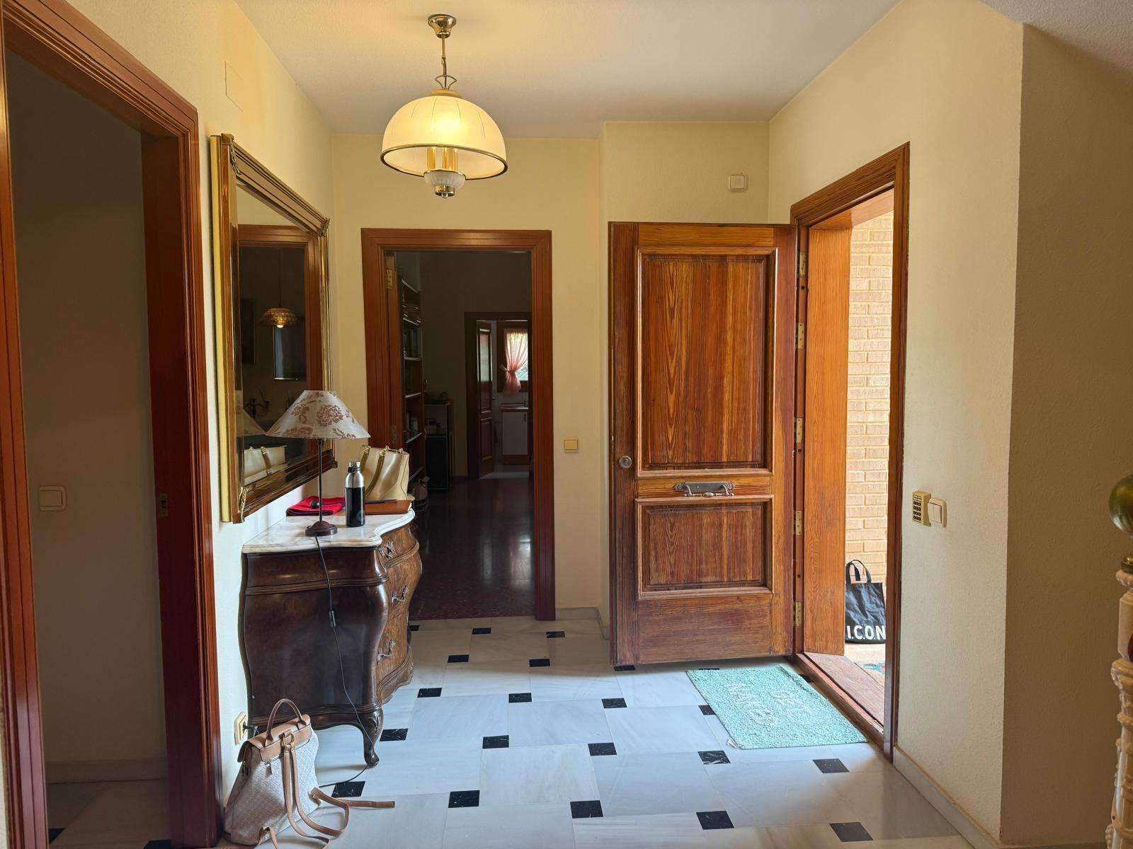 CASA INDEPENDIENTE EN PUEBLO LEVANTE