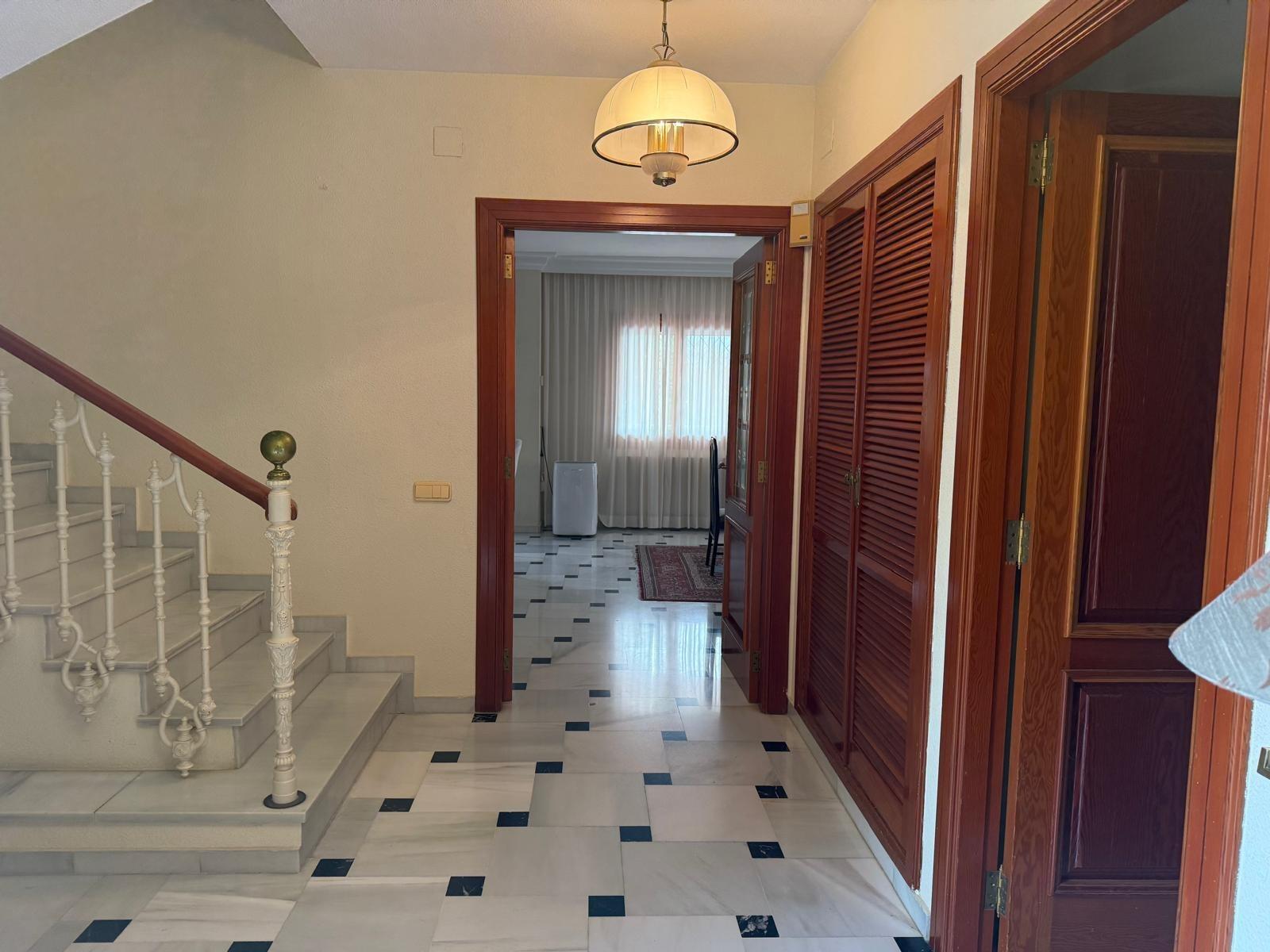CASA INDEPENDIENTE EN PUEBLO LEVANTE