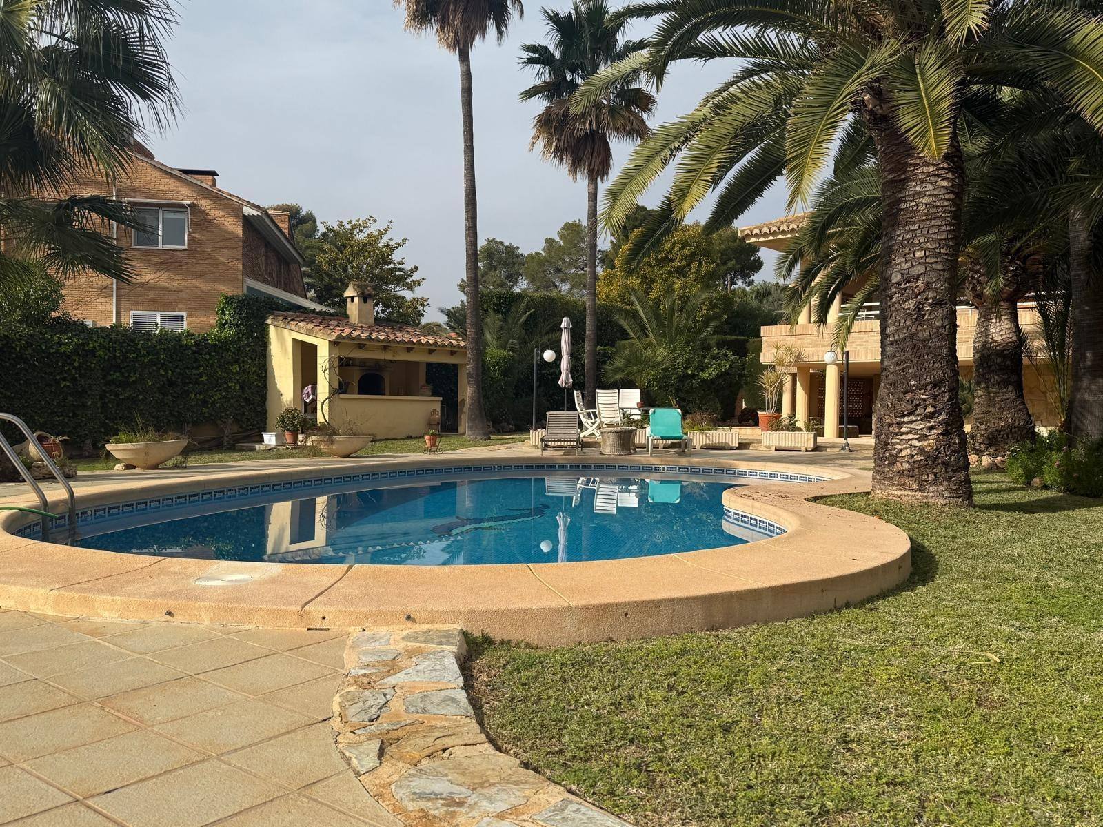 CASA INDEPENDIENTE EN PUEBLO LEVANTE