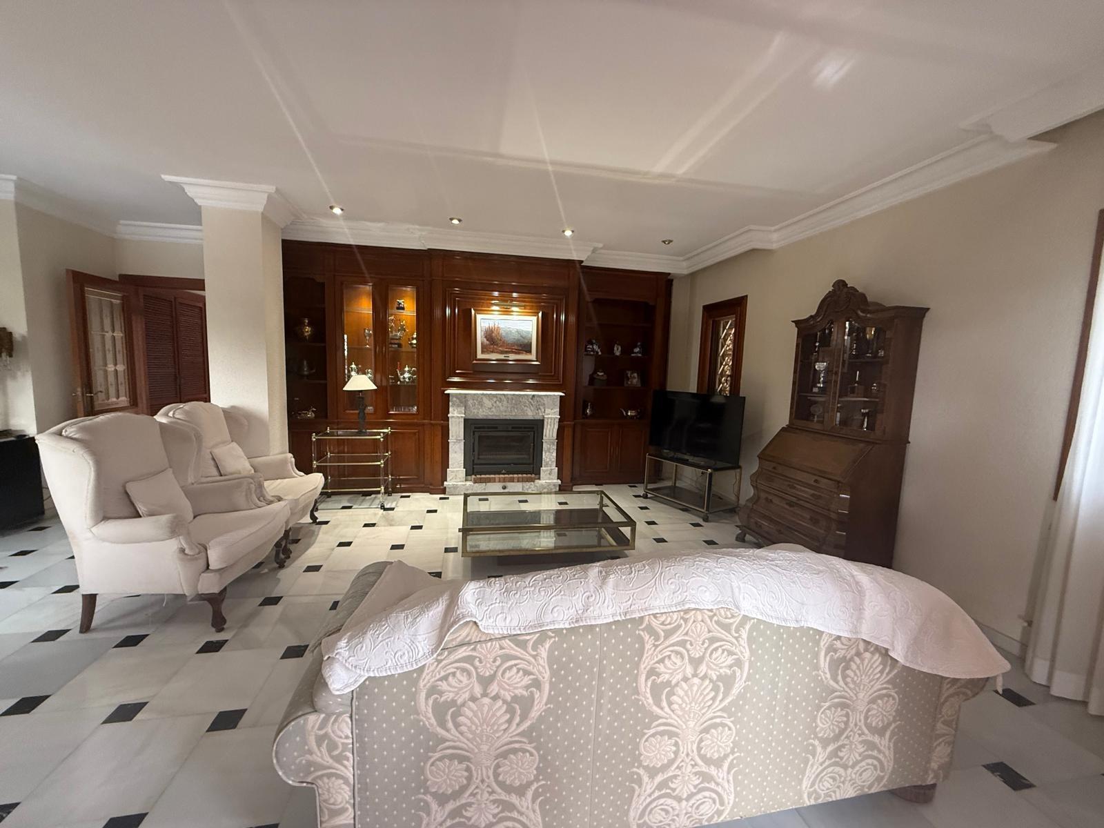 CASA INDEPENDIENTE EN PUEBLO LEVANTE