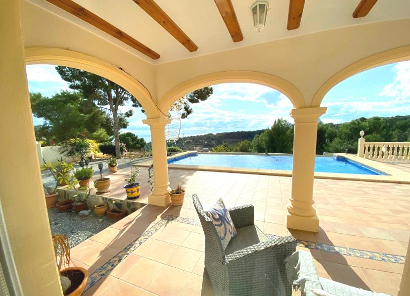 Villa met uitzicht op zee en dicht bij het strand in Benissa