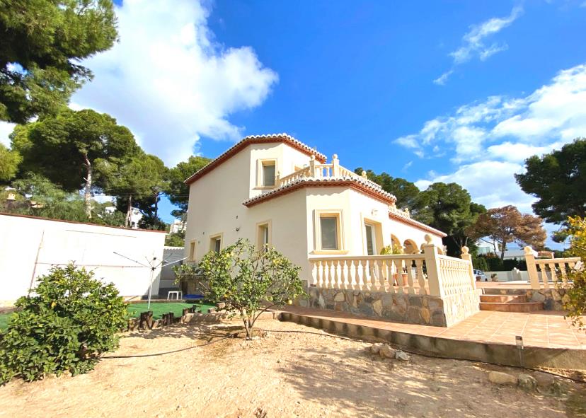 Villa with sea views and close to the beach in Benissa