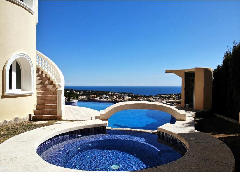 Luksusvilla i Calpes med panoramautsikt over havet