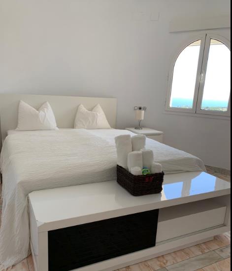 Роскошная вилла в Кальпесе с панорамным видом на море