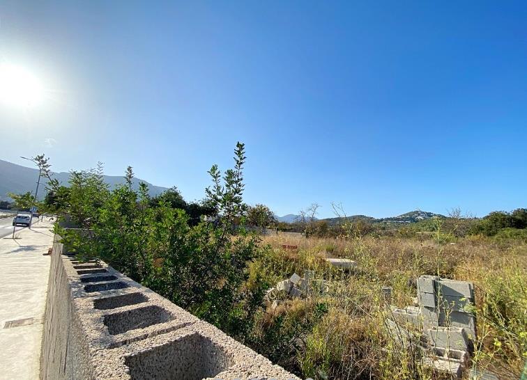 Plot in Calpe, very close to the center and services.