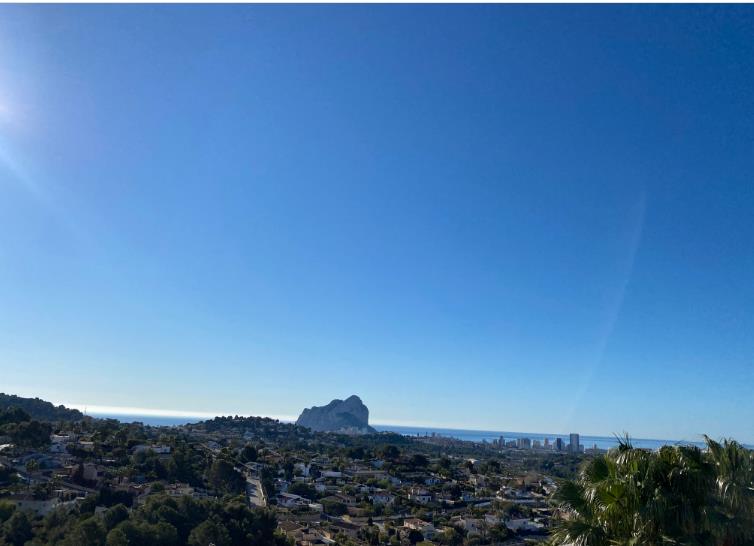 Plot with views of the sea and the cliffs, in a quiet and prestigious area of Calpe