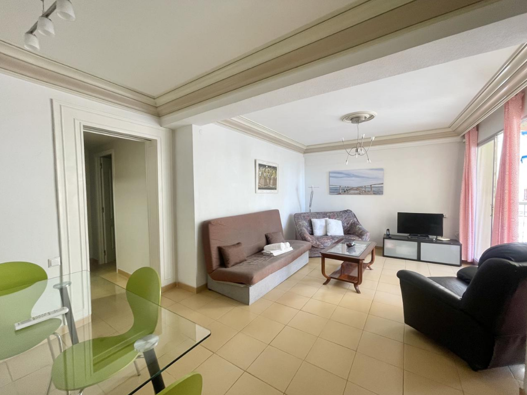 APARTMENT IN BENIDORM ON THE FIRST LINE OF LEVANTE BEACH.