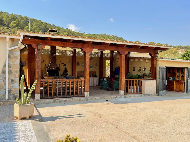 Casa en Relleu con una gran parcela