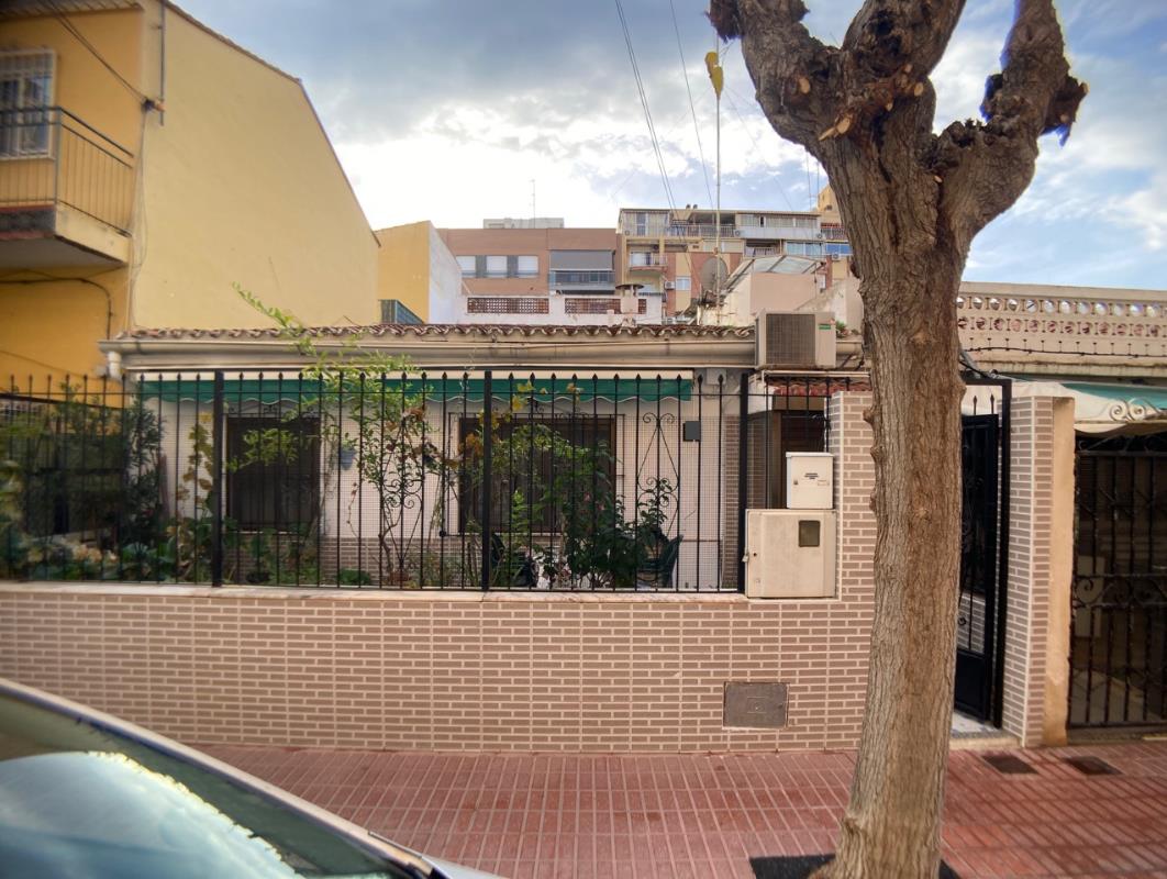 House for sale in Benidorm close to all amenities.