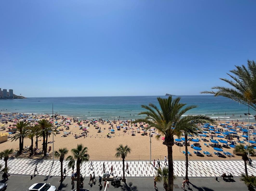 Duplex apartment on the first line of the Levante beach, Benidorm.