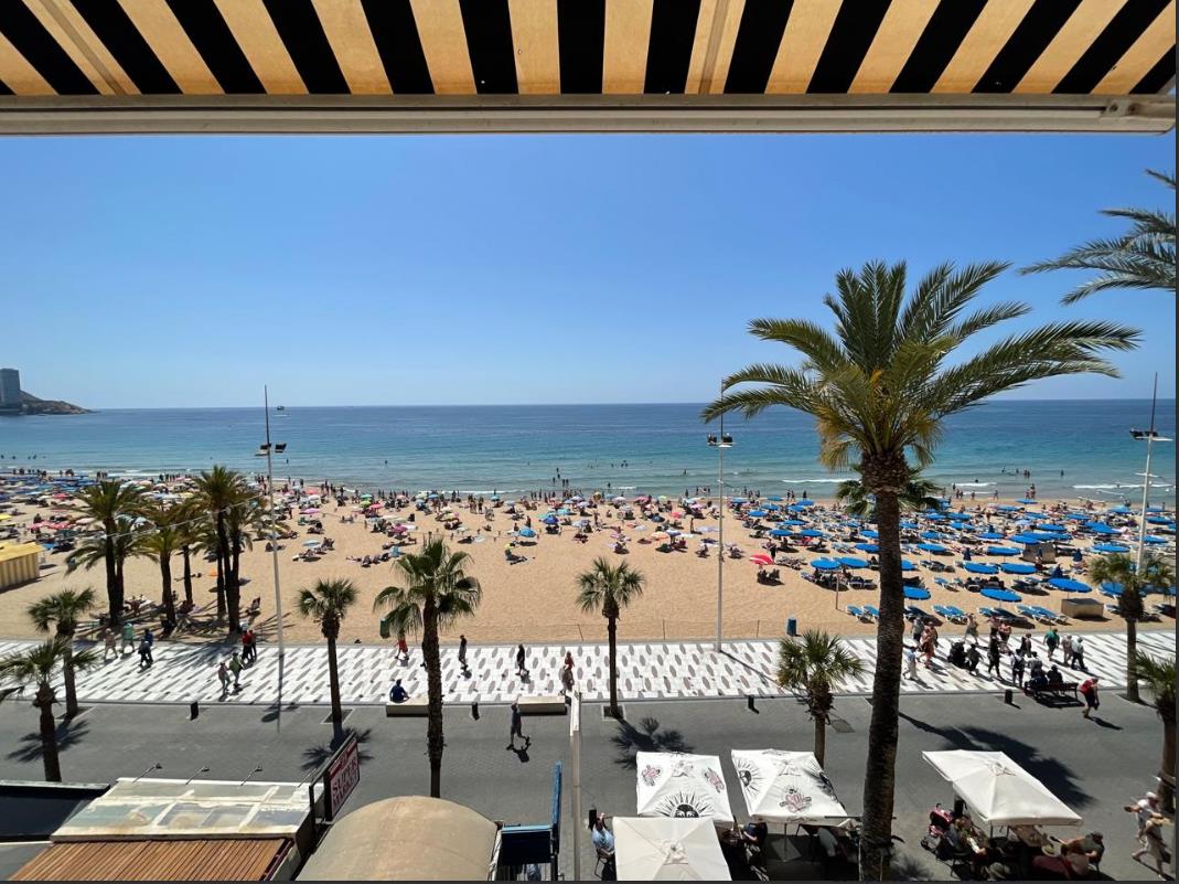 Duplex apartment on the first line of the Levante beach, Benidorm.