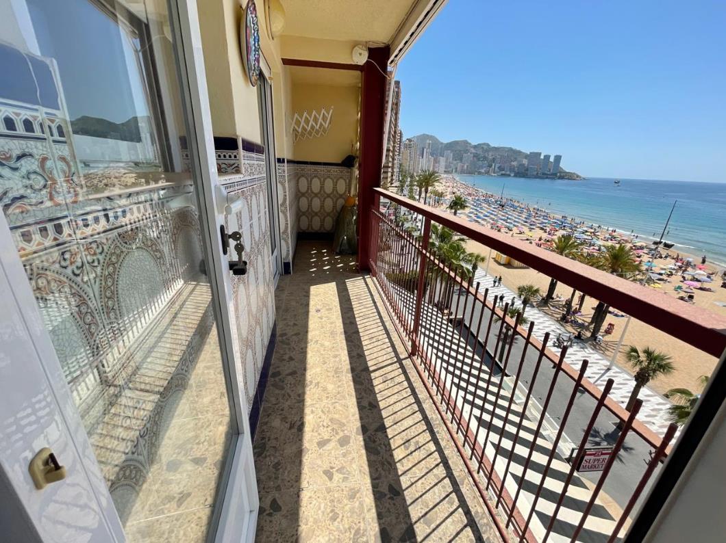 Duplex apartment on the first line of the Levante beach, Benidorm.