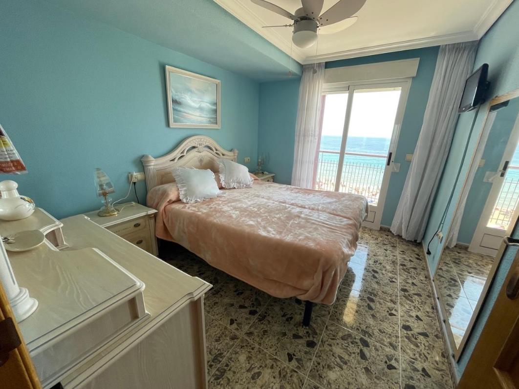 Duplex apartment on the first line of the Levante beach, Benidorm.