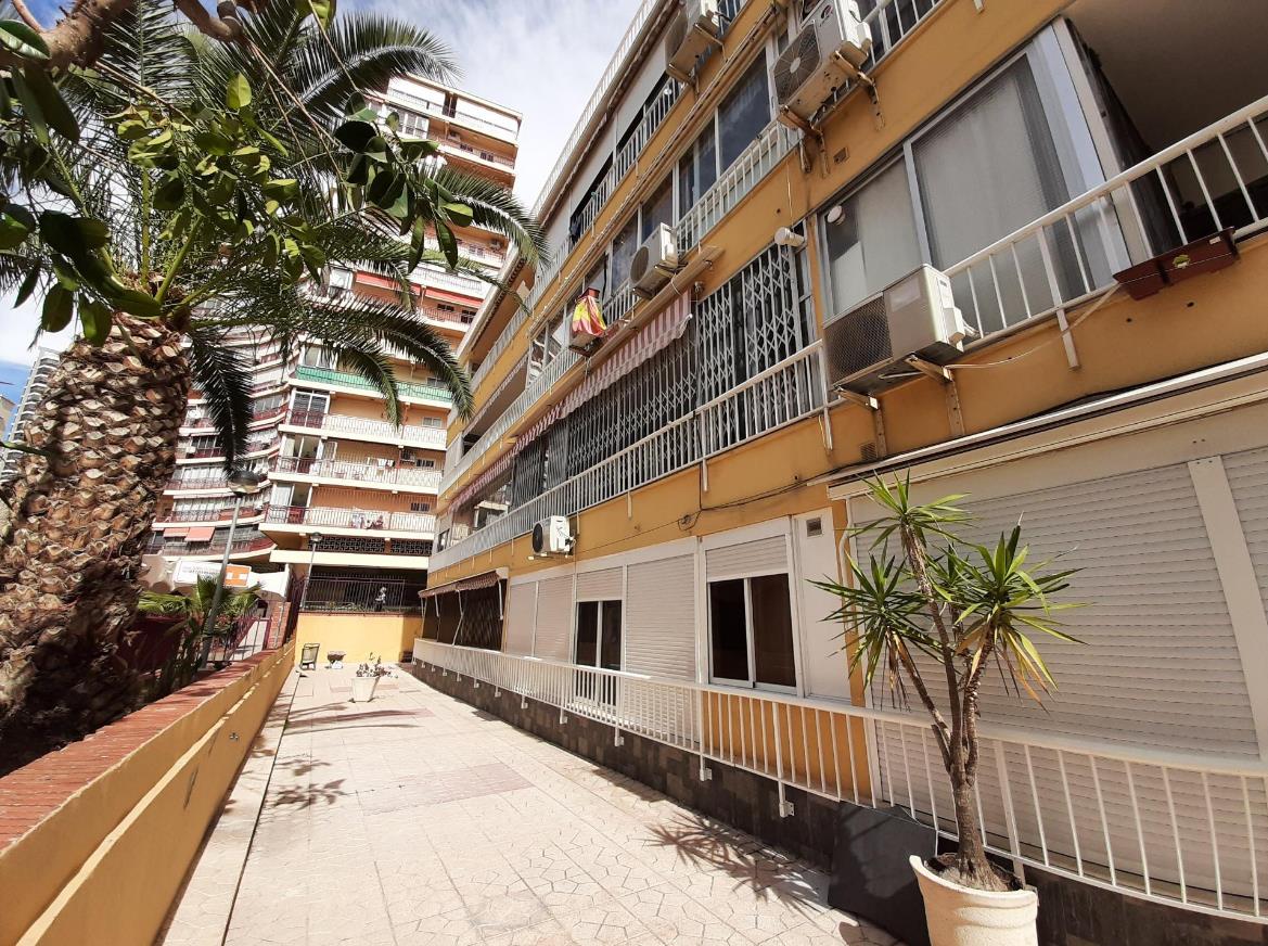 Appartement op de tweede lijn van het Levante strand