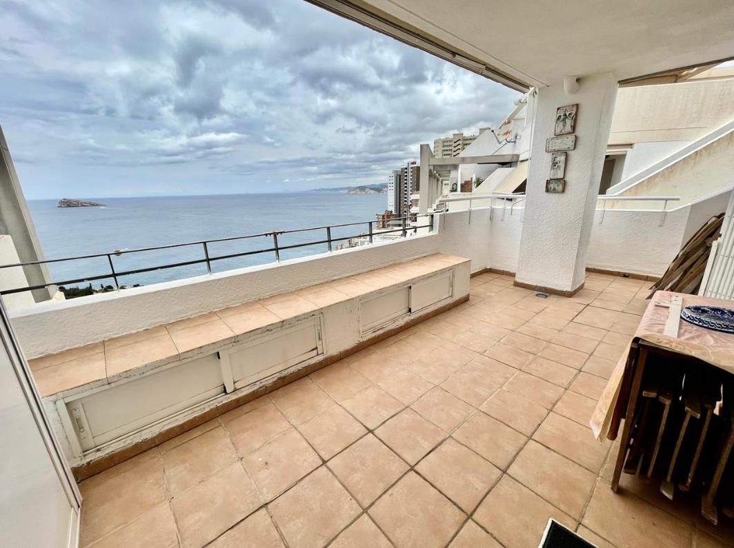 Duplex apartment in Benidorm, on the seafront.