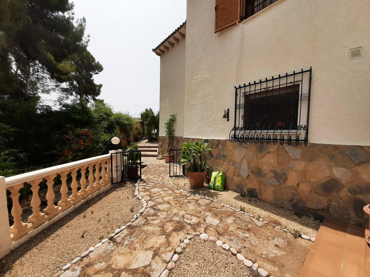 Stor villa i Alfas del Pi med utsikt over bukten Albir