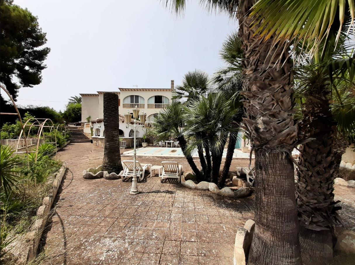 Large villa in Alfas del Pi overlooking the bay of Albir